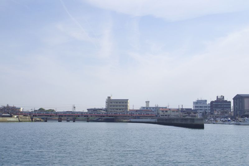 荒井港と山陽電車鉄橋