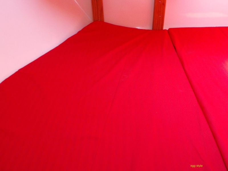 赤い布を張り、きれいになった何年か前のバース　何もなければ、それなりのスペース