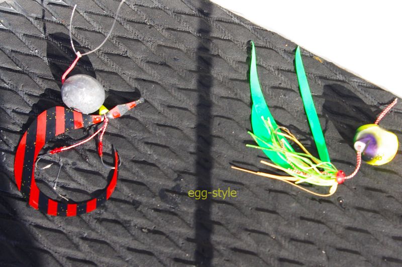 黄緑は数年前の古いので、赤黒のネクタイが最近の主流らしいけれど……