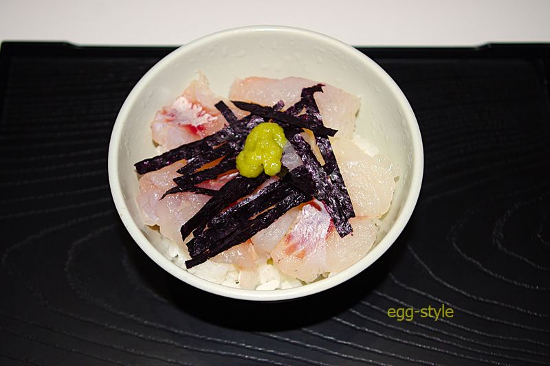 鯛丼 小さい茶碗にしたが、お替りしてしまえばたくさん食べる